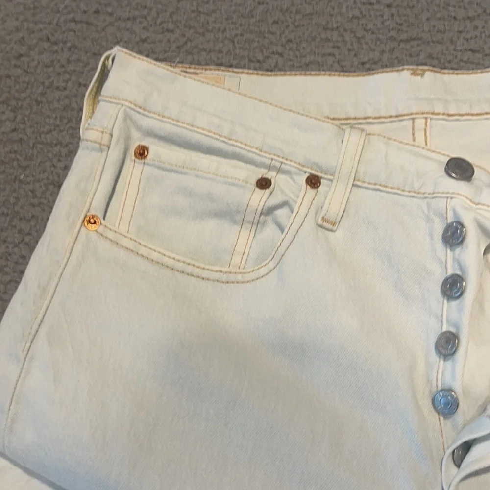 Levi's 501 straight leg denim light wash size 31